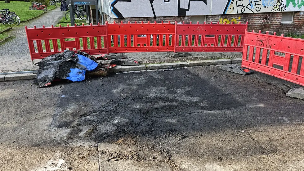 In einer Baustelle auf der Scheffelstraße in Leipzig-Connewitz wurde Feuer gelegt.