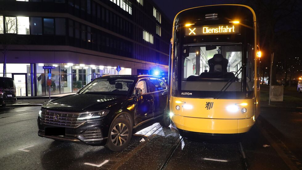 Bei dem Unfall wurden beide Fahrzeuge beschädigt, Personen wurden nicht verletzt Bei dem Unfall wurden beide Fahrzeuge beschädigt, Personen wurden nicht verletzt