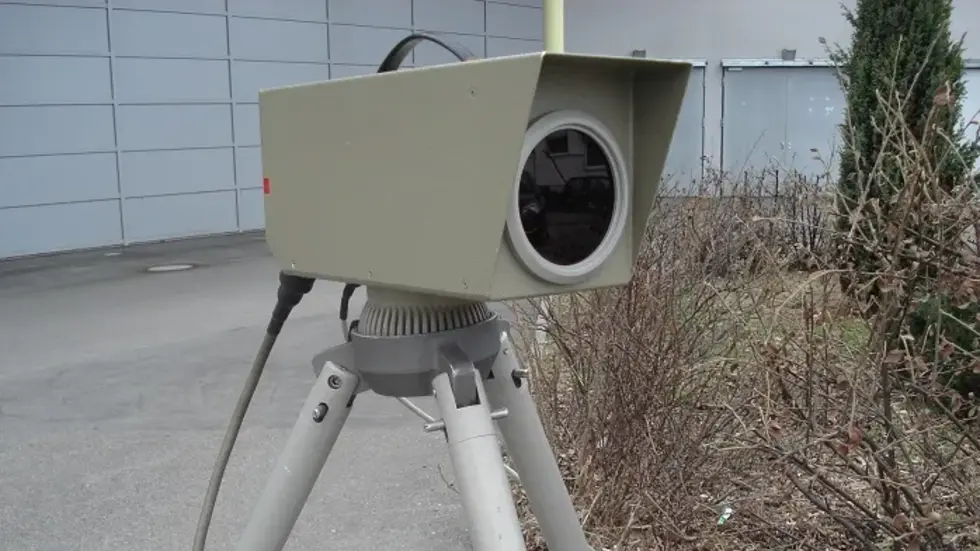 Chemnitz hat neue Zahlen zu mobilen Blitzern veröffentlicht. Am häufigsten wurde an Annaberger Straße, Leipziger Straße und Südring kontrolliert. Seit Anfang 2024 brachten die Anlagen mehr als neun Millionen Euro ein.