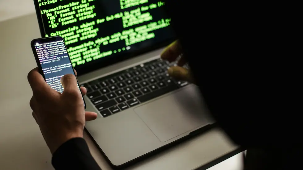 Betrüger haben in Geringswalde und Thalheim zwei Senioren um fast 120.000 Euro gebracht.