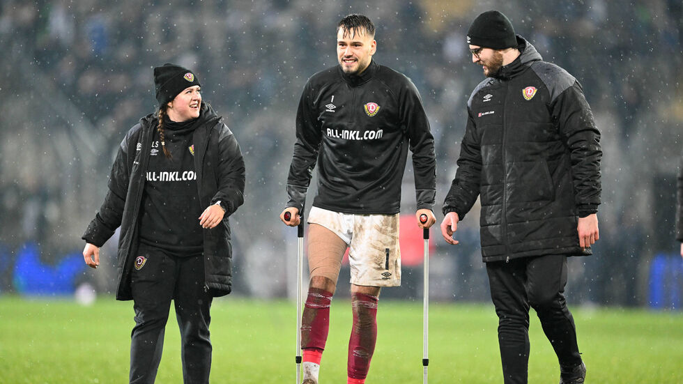 Dynamo-Keeper Stefan Drljaca nach seiner Auswechslung in Bielefeld