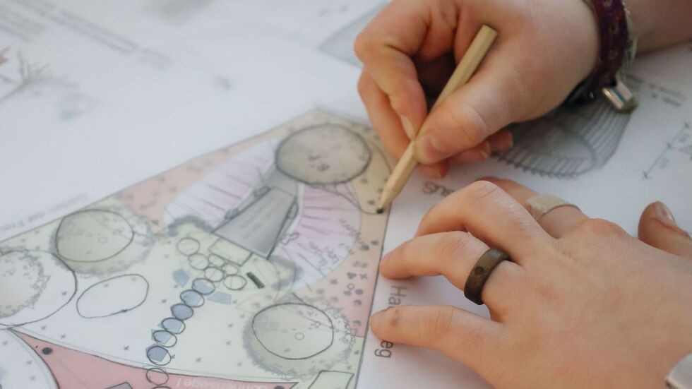 Beim Zeichnen eigener Gestaltungsideen