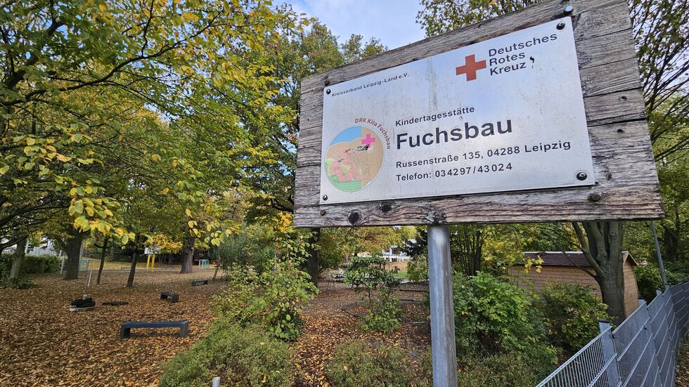 Der mutmaßliche Brandanschlag passierte auf dem Geländer der Kita "Fuchsbau" an der Russenstraße im Leipziger Stadtteil Holzhausen. Der mutmaßliche Brandanschlag passierte auf dem Geländer der Kita "Fuchsbau" an der Russenstraße im Leipziger Stadtteil Holzhausen.