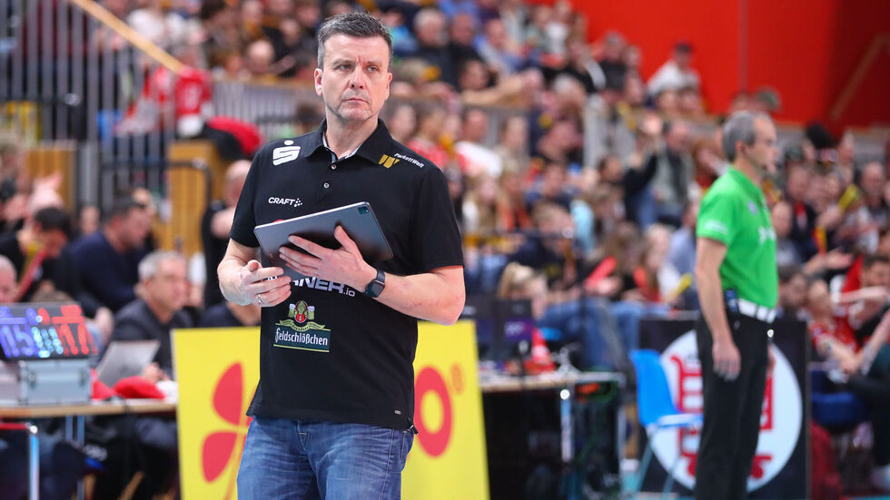 DSC-Coach Alex Waibl ist bis August Bundestrainer der deutschen Volleyballerinnen  DSC-Coach Alex Waibl ist bis August Bundestrainer der deutschen Volleyballerinnen