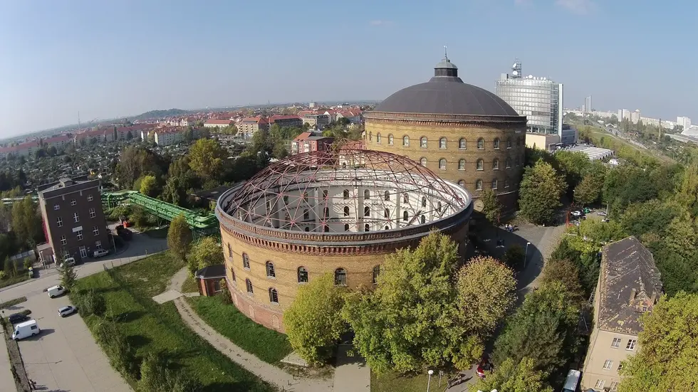 Hier schön zu sehen: Die beeindruckende Kuppel des ehemaligen Gasometers. Hier schön zu sehen: Die beeindruckende Kuppel des ehemaligen Gasometers.