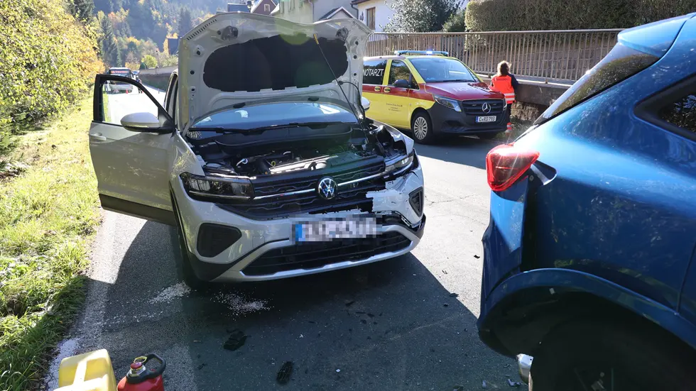 Bei dem Unfall wurden zwei Beteiligte verletzt. Bei dem Unfall wurden zwei Beteiligte verletzt.