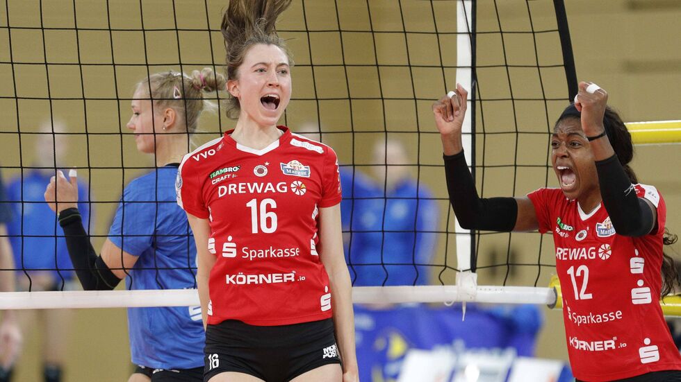 Madeleine Gates und Naya Crittenden freuen sich über den 3:0-Sieg in Wiesbaden Madeleine Gates und Naya Crittenden freuen sich über den 3:0-Sieg in Wiesbaden