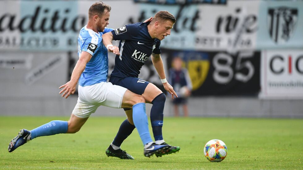 CFC-Spieler Tobias Müller und Meppens Marcus Piossek im Zweikampf Foto: (c) imago images / foto2press
