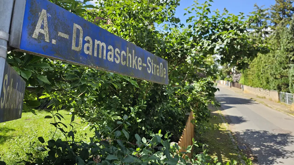 Passiert ist der Überfall in einem Einfamilienhaus an der Adolf-Damaschke-Straße in Leipzig-Engelsdorf. Passiert ist der Überfall in einem Einfamilienhaus an der Adolf-Damaschke-Straße in Leipzig-Engelsdorf.