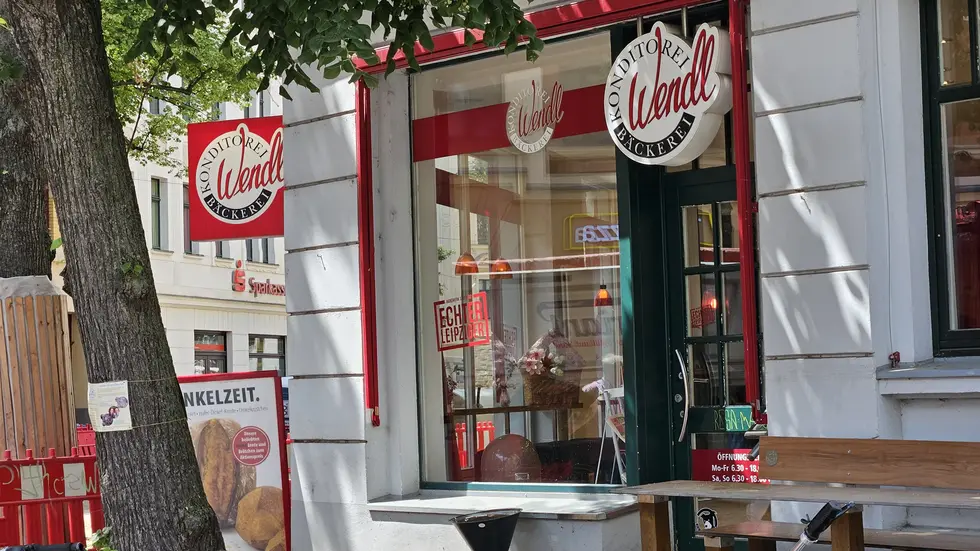 Wurde überfallen: eine Filiale der Wendl-Bäckerei an der Schwarzackerstraße. Wurde überfallen: eine Filiale der Wendl-Bäckerei an der Schwarzackerstraße.