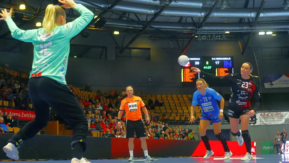 Silje Brøns Petersen stand nach ihrem Ausfall gegen Oldenburg wieder auf der Platte. Sie versenkte elf ihrer vierzehn Versuche im Tor.