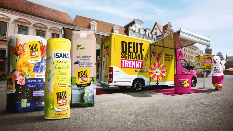 Besucher können ihr Wissen über die richtige Entsorgung am sogenannten Showtruck mit übergroßen Verpackungen testen Besucher können ihr Wissen über die richtige Entsorgung am sogenannten Showtruck mit übergroßen Verpackungen testen