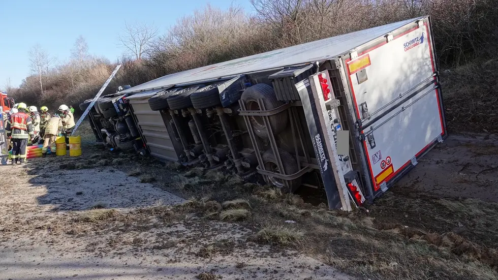 Unfallursache war vermutlich ein Reifenplatzer 