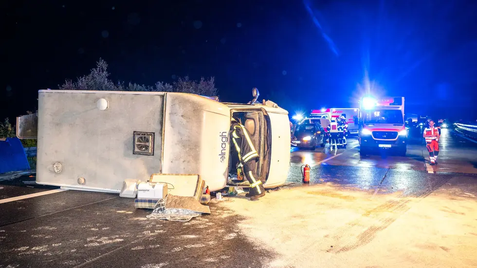 In dem Wohnmobil befanden sich ein finnisches Ehepaar und zwei Hunde.