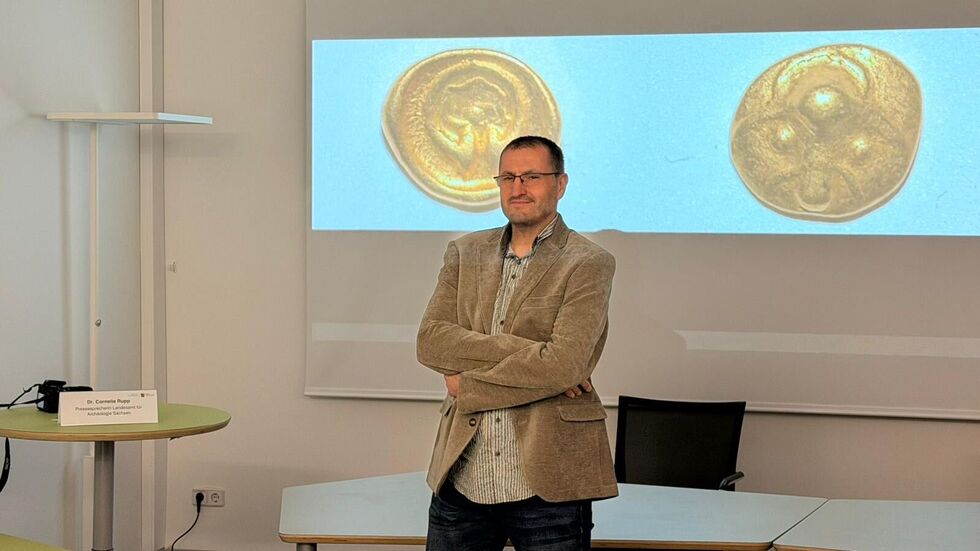 Schatzjäger Daniel Fest mit "seiner" Goldmünze