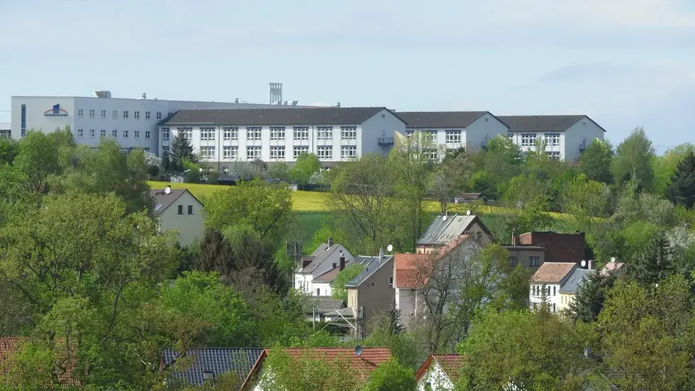 Die Pleißentalklinik thront über der Stadt Werdau. Die Pleißentalklinik thront über der Stadt Werdau.
