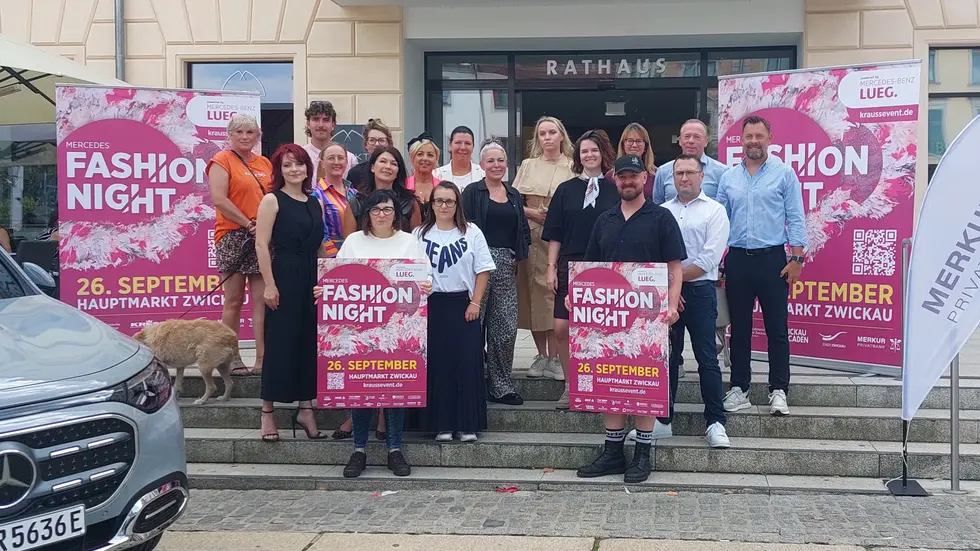 Die Mercedes Fashion Night ist seit Jahren ein fester Termin im Eventkalender der Stadt. Highlight wird traditionell die Abschluss-Show am Abend auf dem Hauptmarkt sein. Die Mercedes Fashion Night ist seit Jahren ein fester Termin im Eventkalender der Stadt. Highlight wird traditionell die Abschluss-Show am Abend auf dem Hauptmarkt sein.