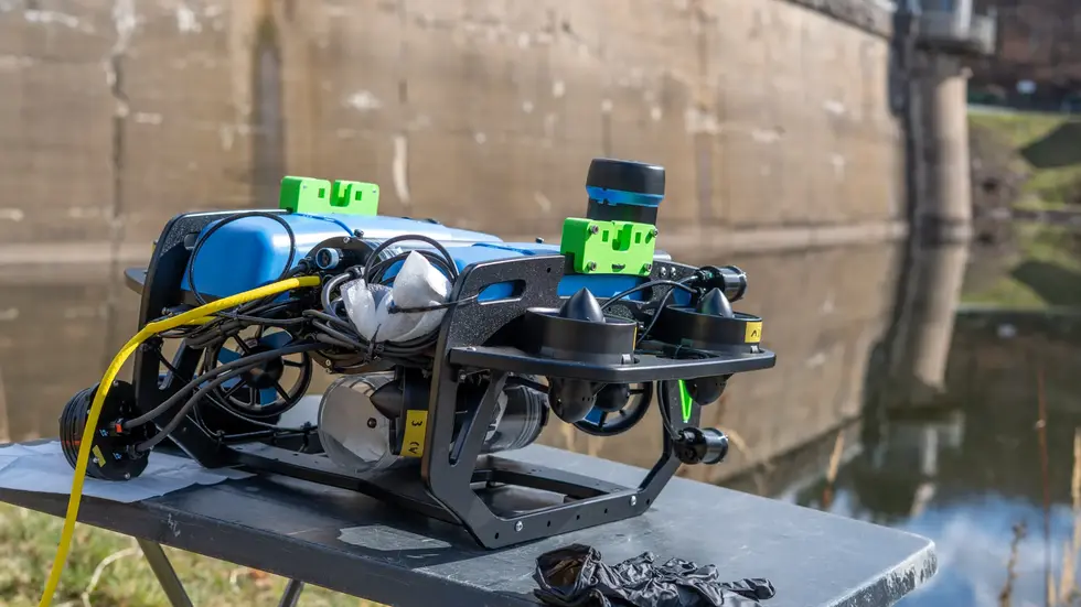 Der Tauchroboter soll Schadstellen an Staumauern besser lokalisieren können als bisher entwickelte Technik.