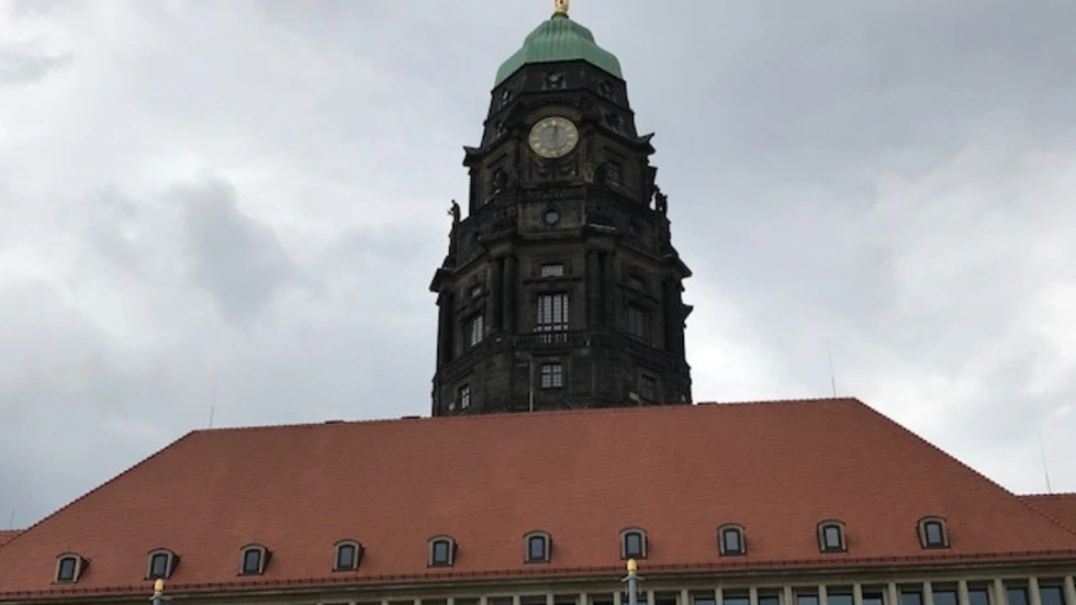 In der Nähe vom Rathaus hat Dresdens erstes digitales Bürgerbüro eröffnet. (Symbolbild) In der Nähe vom Rathaus hat Dresdens erstes digitales Bürgerbüro eröffnet. (Symbolbild)