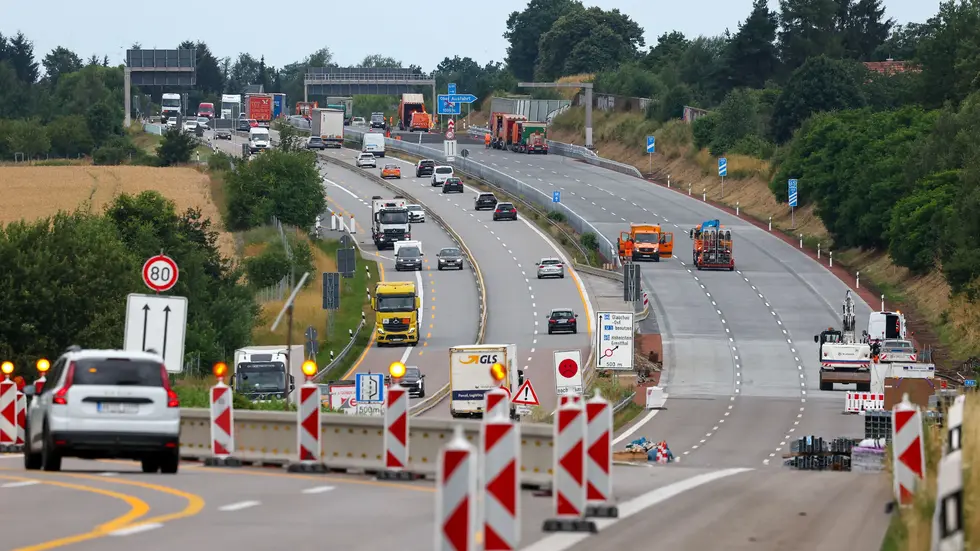 In den letzten Tagen wurden noch die neuen Markierungen aufgebracht. In den letzten Tagen wurden noch die neuen Markierungen aufgebracht.