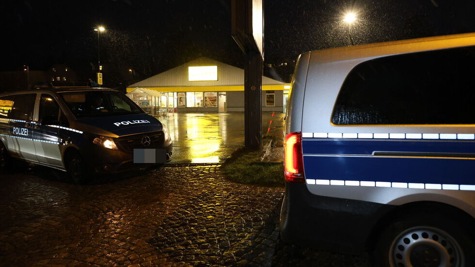 Der Parkplatz zum geräumten Markt wurde abgesperrt.