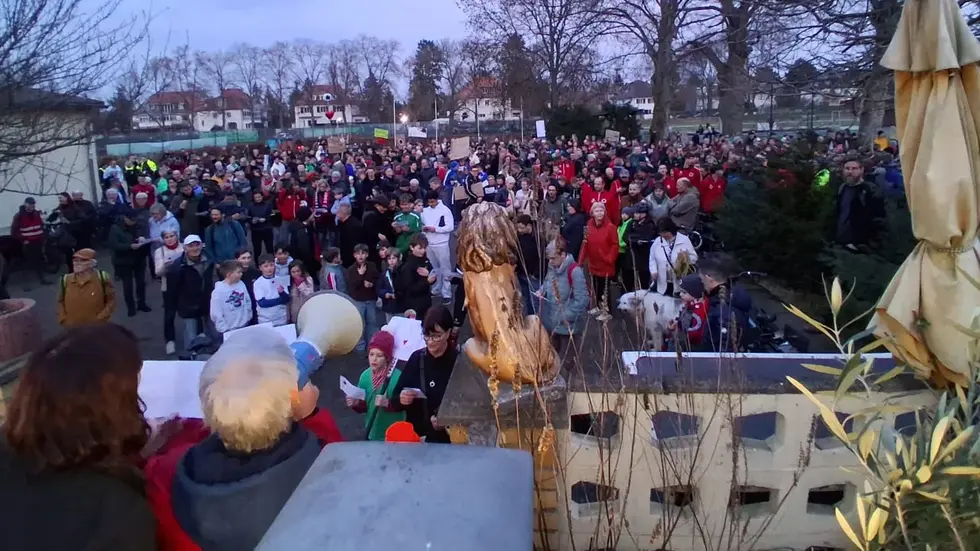 Tausend Leipziger protestieren für den LSC. Tausend Leipziger protestieren für den LSC.