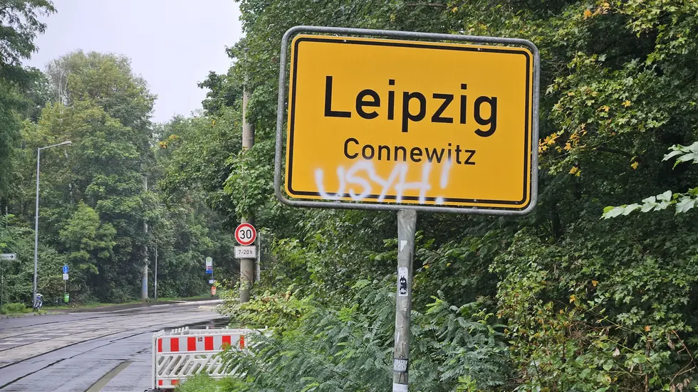 Schauplatz Connewitz: Bei einer Demonstration am Samstagabend wurden im Leipziger Süden zwei Polizeikräfte leicht verletzt. Schauplatz Connewitz: Bei einer Demonstration am Samstagabend wurden im Leipziger Süden zwei Polizeikräfte leicht verletzt.