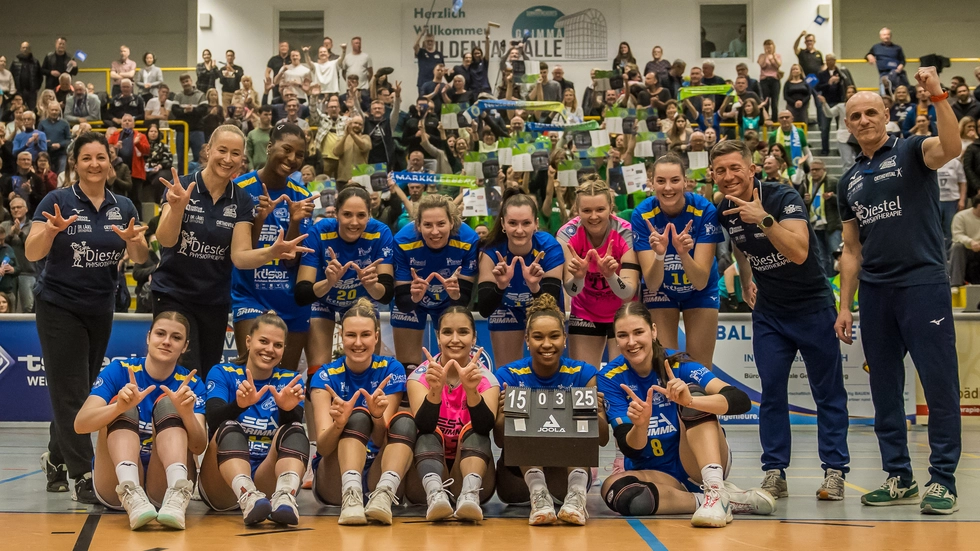 Die ESA Grimma Volleys feiern ihren Derbysieg