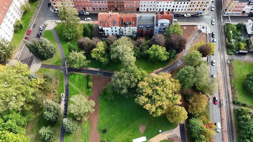 Der östliche Parkbereich wird demnächst zur Nutzung freigegeben. Der östliche Parkbereich wird demnächst zur Nutzung freigegeben.