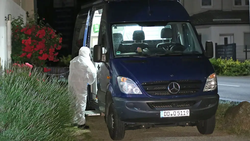 Die Polizei ist ist am Ereignisort und sichert Spuren Die Polizei ist ist am Ereignisort und sichert Spuren