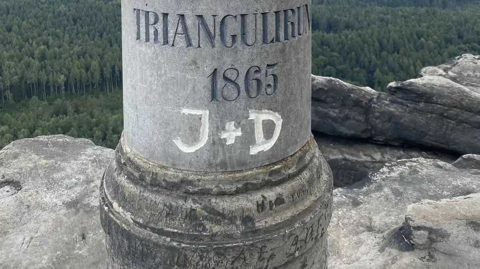 Foto vom 22.7.26 auf dem Großen Zschirnstein (Triangulationssäule) Foto vom 22.7.26 auf dem Großen Zschirnstein (Triangulationssäule)