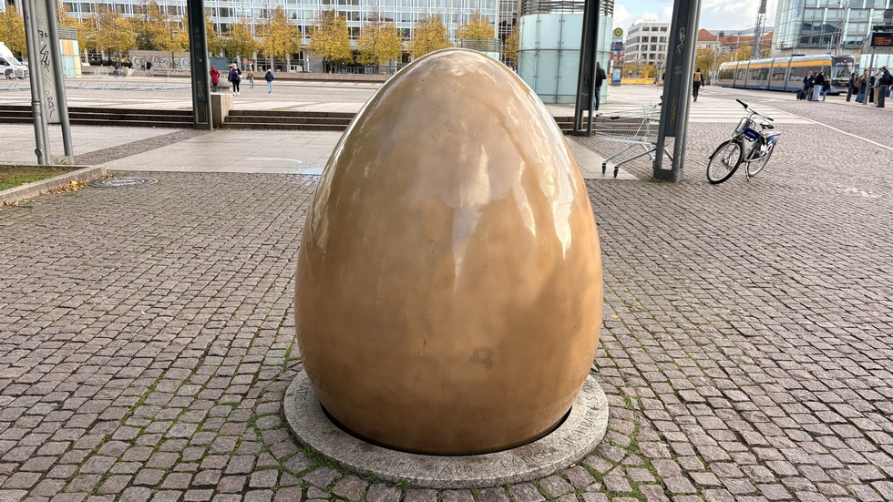 Auch von nahem wirkt es eher wie ein Ei.