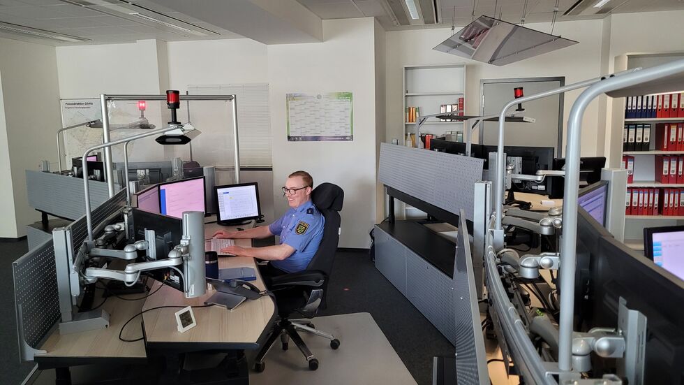 Notrufplatz im Führungs- und Lagezentrum der Polizeidirektion Görlitz. Archivbild