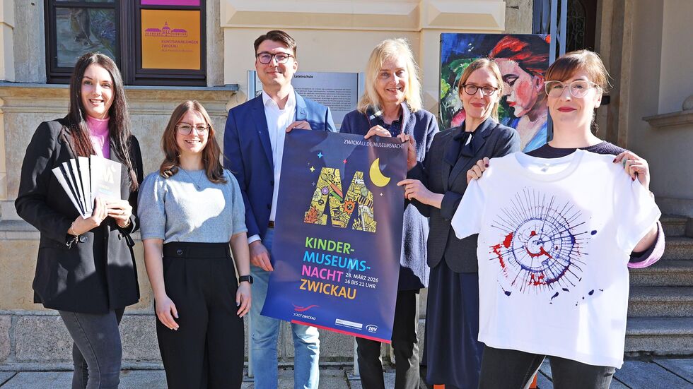 V.l.: Lisa Schreiber (Kulturamt), Sophie Beetz (Sponsor ZEV), Julius Gerisch (Sponsor KMS), Bianca Dommes (Kulturamt), Fanny Stoye (Kunstsammlungen) und Anne Krzyminiewski (Kunstsammlungen)