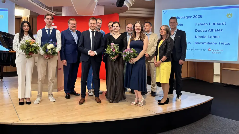 Ministerpräsident Michael Kretschmer (4.v.l.) hielt die Festrede. 