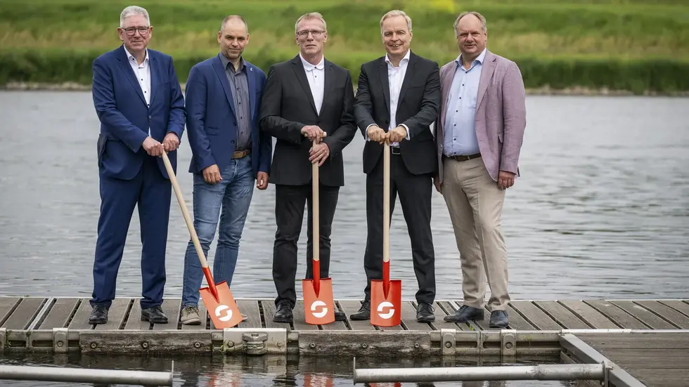 Große Verantwortung braucht starke Partner (v.l.n.re.): Heinrich Hünting (Sächsisches Wirtschaftsministerium) Frank Bösenberg (Geschäftsführer Silicon Saxony), Hagen Schroth (HOCHTIEF), Dr. Frank Brinkmann (Vorstandvorsitzender SachsenEnergie), Dirk Hilbert (Oberbürgermeister der Stadt Dresden)