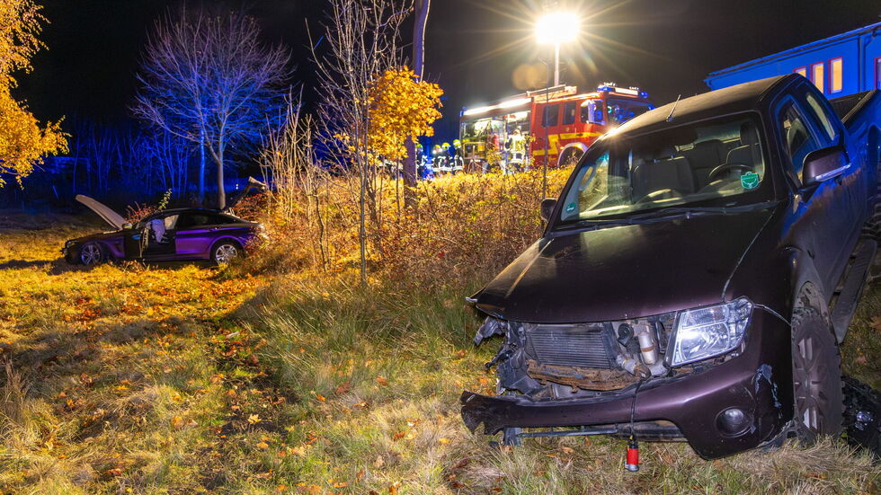 Die insgesamt vier Insassen sind glimpflich davongekommen. Die Unfallursache ist Gegenstand der Ermittlungen.
