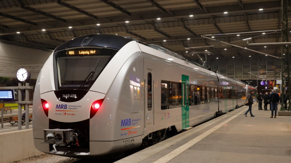 Der Milliarden-Ausbau der Bahnstrecke Chemnitz–Leipzig ist vom Tisch. Auch bei Zuverlässigkeit und Lärmschutz gibt es schlechte Nachrichten.
Der Milliarden-Ausbau der Bahnstrecke Chemnitz–Leipzig ist vom Tisch. Auch bei Zuverlässigkeit und Lärmschutz gibt es schlechte Nachrichten.
