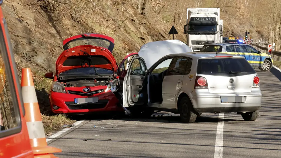 Zur Unfallursache ermittelt die Polizei.