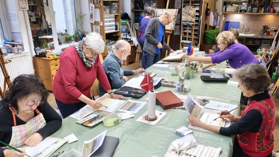 Beim Erwachsenen-Malkurs im Atelier Rosa. 