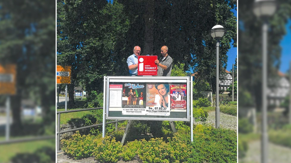 Bürgermeister Thomas Martolock (li) ist stinksauer.
