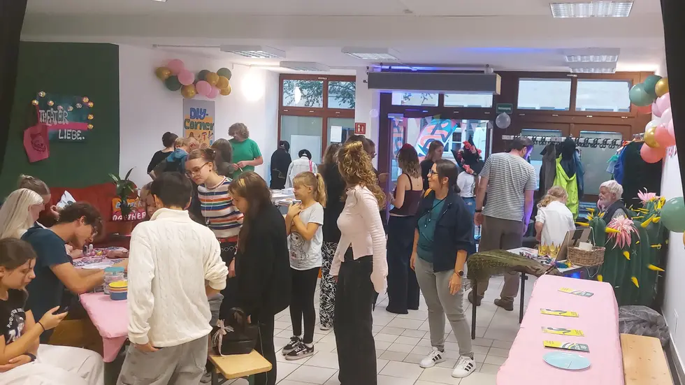 Das „Backstage" war am Mittwoch zur Eröffnungsfeier gut besucht.