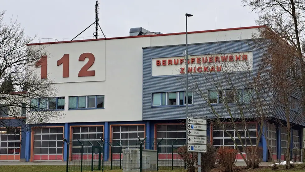 Die Leitstelle der Berufsfeuerwehr an der Crimmitschauer Straße. Die Leitstelle der Berufsfeuerwehr an der Crimmitschauer Straße.