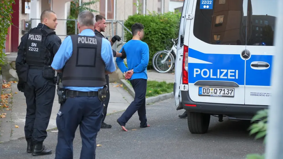Er wurde vom Tatort weggebracht. Er wurde vom Tatort weggebracht.