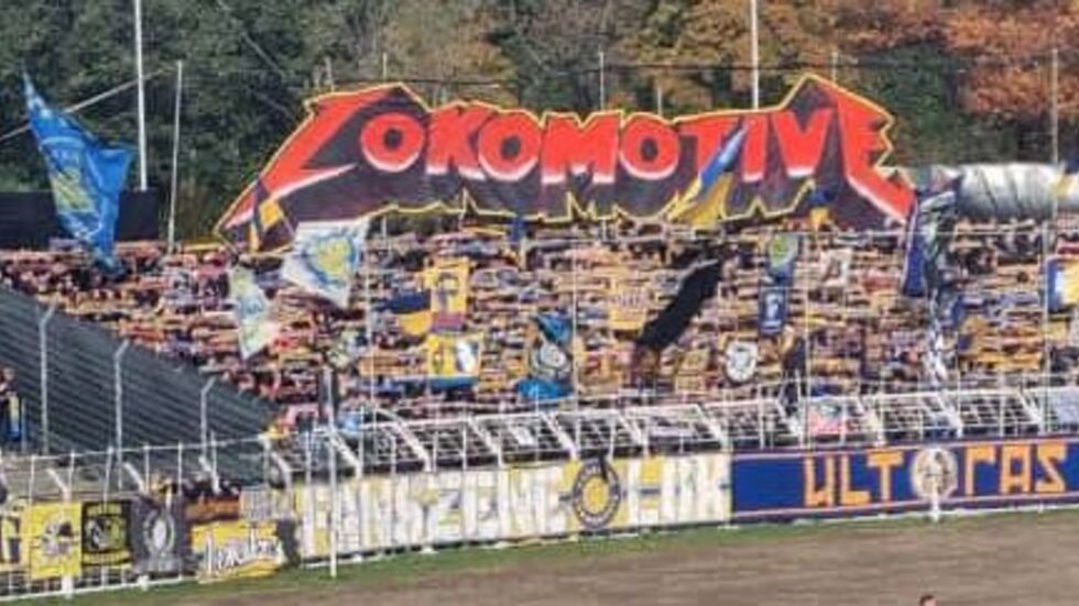 Eine Choreo der Lok-Fans während der Partie. Eine Choreo der Lok-Fans während der Partie.