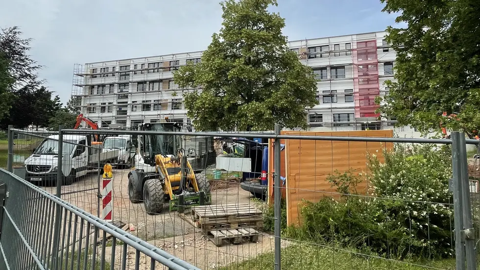 Die Schule bleibt länger als geplant eine Baustelle. Die Schule bleibt länger als geplant eine Baustelle.
