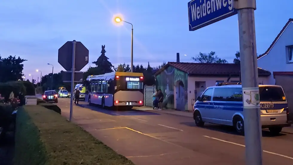 Der Einsatzort auf dem Weidenweg, Ecke Gerhard-Ellrodt-Straße. Der Einsatzort auf dem Weidenweg, Ecke Gerhard-Ellrodt-Straße.