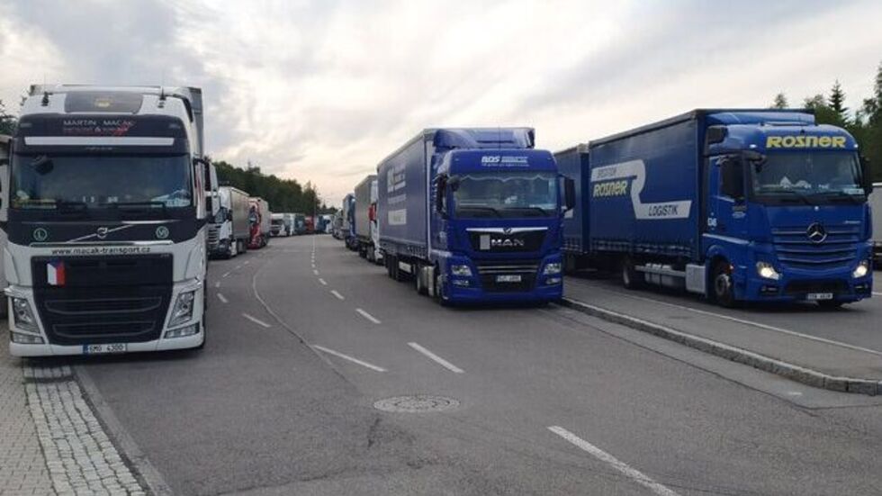 Ginge es nach der Bürgerinitiative, würde schon am Grenzübergang Reitzenhain (Foto) ein Nachtfahrverbot für Lkw gelten.
