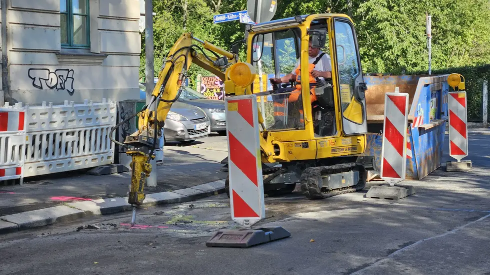 Die Henricistraße (Ecke Erich-Köhn-Straße) muss teaufgerissen werden. Die Henricistraße (Ecke Erich-Köhn-Straße) muss teaufgerissen werden.