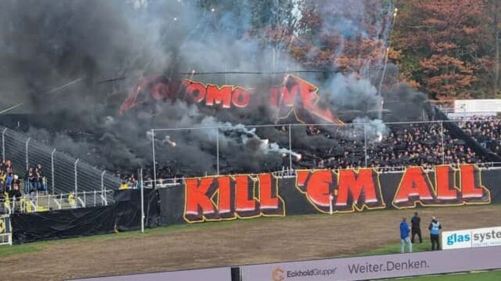 Blick in die Lok-Fankurve beim Anpfiff der Partie. Blick in die Lok-Fankurve beim Anpfiff der Partie.